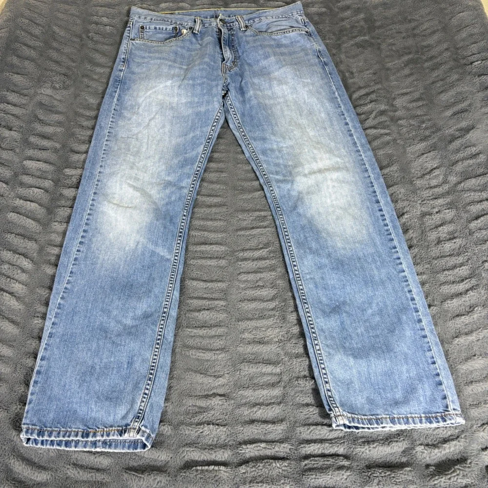 Levis 505 Mens 34x32 Light Wash Blue Regular Fit Straight Leg Denim Jeans AR132